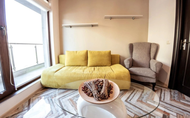 Bright 1BDR Apartment with a Balcony