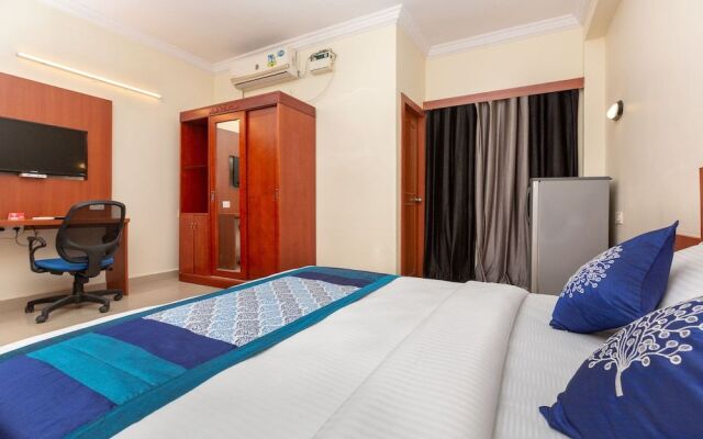 OYO 22105 Hotel Half Moon Inn