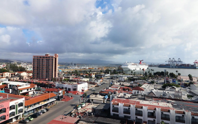 Holiday Inn Express & Suites Ensenada Centro by IHG