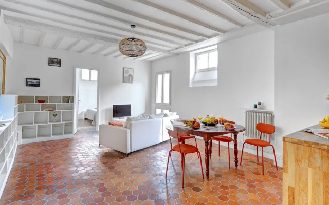 Bright 1BR Bastille Getaway - 4 Guests