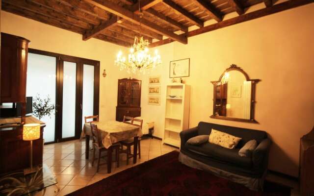 "trilocale In Corte Dell'800"