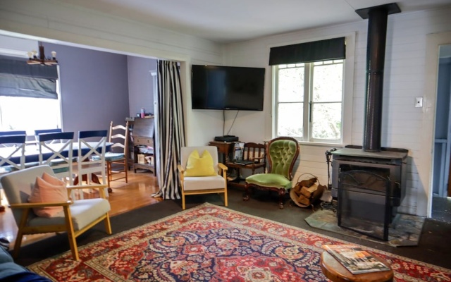 Spacious 4-bed Home in Central Tenterfield – Guest Rooms – Tenterfield