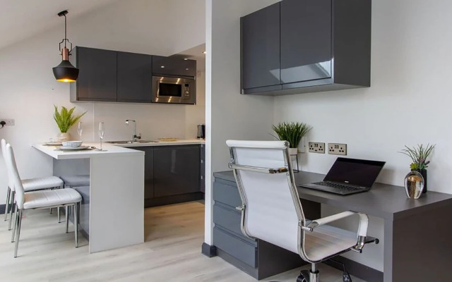 The Residence Coventry by Paymán Club
