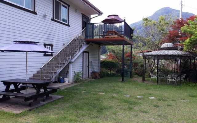 Flower field Pension