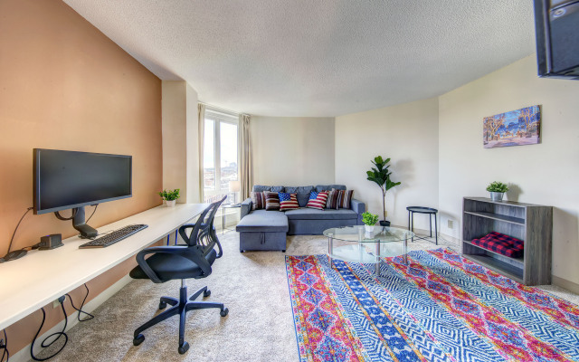 Spacious Back Bay Condo with Great Amenities!