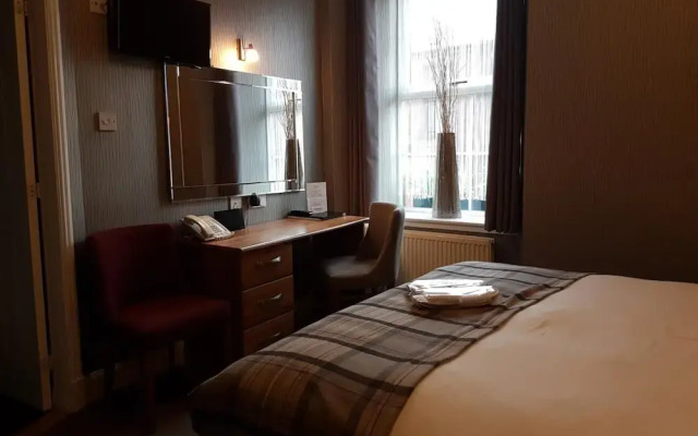Fairburn Hotel