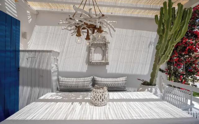 Phaedrus Living: Ornos Beach House Mykonos