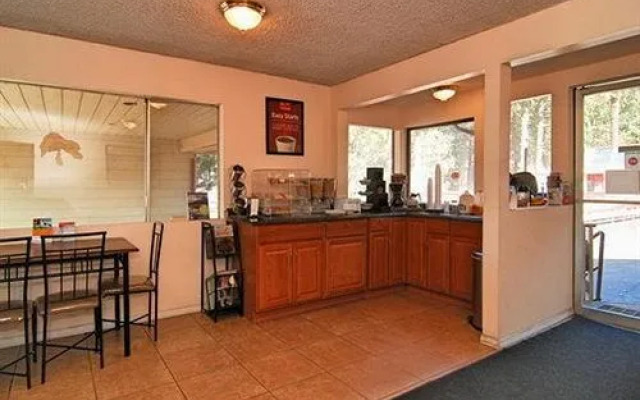 Econo Lodge Wildwood Inn