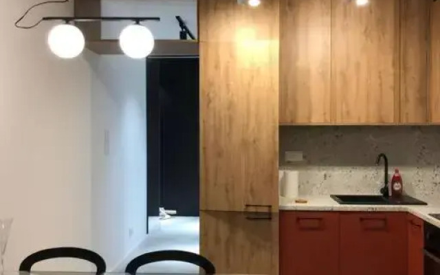 Uroczy apartament z ogródkiem