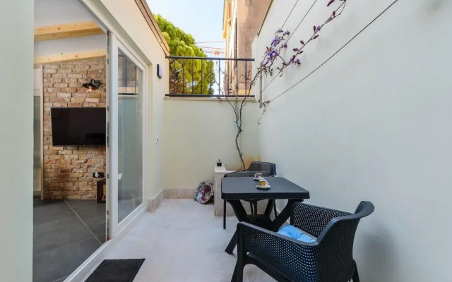 Apartment With Scenic View