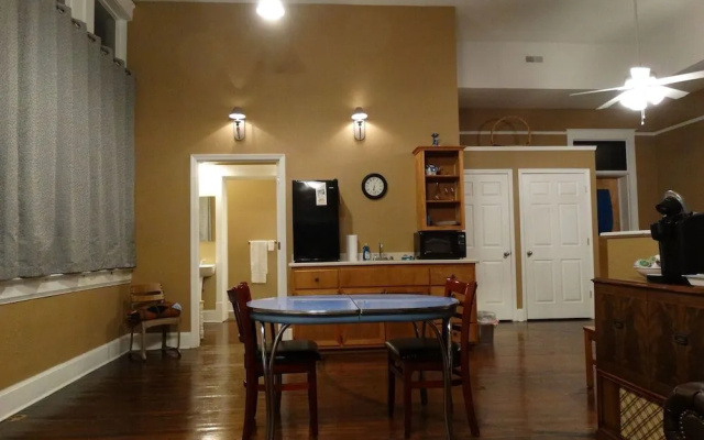 Davie School Inn