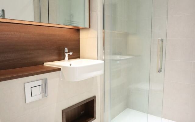 Modern 2 Bedroom Apartment in Putney