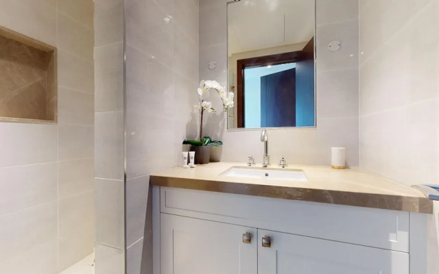 Primestay - 2BR Burj View Opera Grand