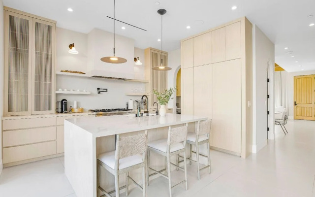 Villa Camellia - Charming 5 BR Home in the Heart of Studio City