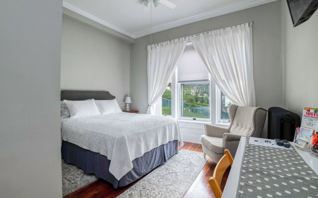 Hatch House Bed & Breakfast