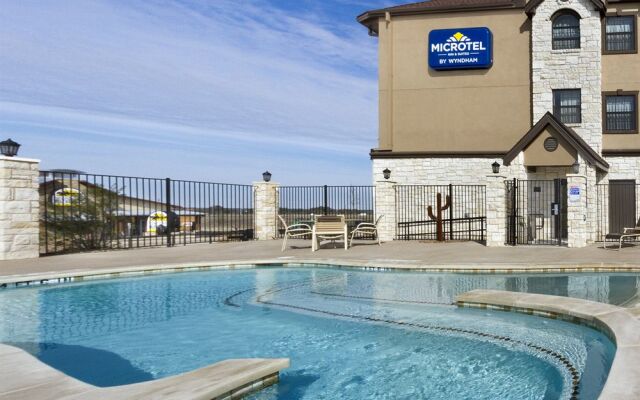 Microtel Inn & Suites by Wyndham Buda At Cabelas