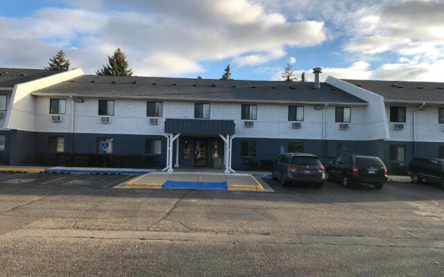 Burnsville Inn & Suites