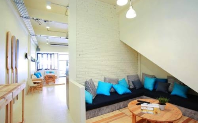 2W Cafe & Hostel