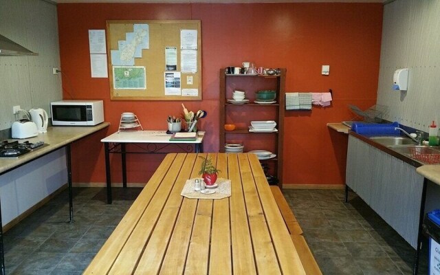 Whistling Frog Cafe & Accommodation