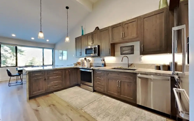 1849 Condos 642 3 Bedroom Home