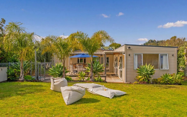 Oysters Retreat - Cooks Beach Holiday Home