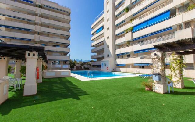 Trendy Apt. Puerto Banús (Free Parking & Pool) - RDR208
