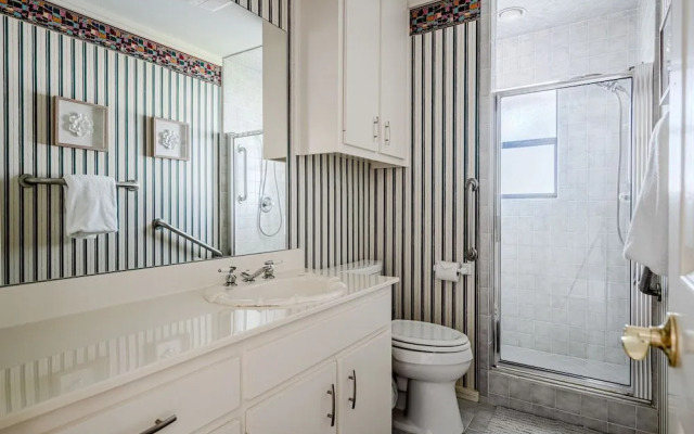 Island Paradise A Waterfront Oasis With Pool