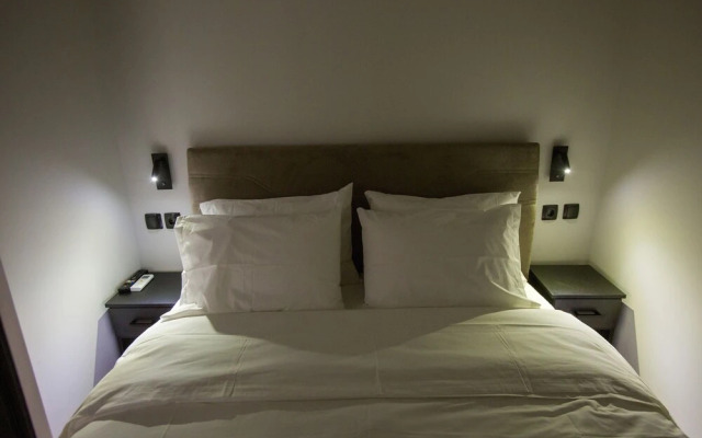 Raise Acropolis View Suites