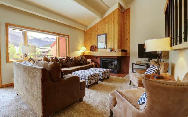 Alluring Lofty Condo In East Village - PG310 by RedAwning