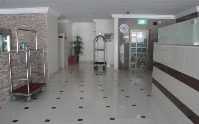 Marina Royal Hotel Suites