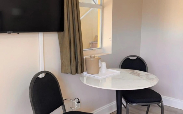 Beach Place Hotel