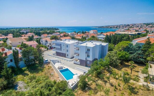 Villa Star 6 a centrally located ap. with a pool