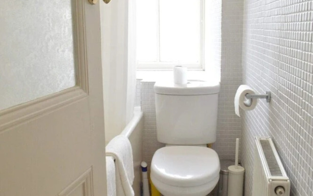 Bright 2 Bedroom Dalry Apartment