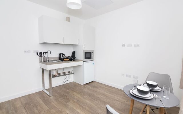 Central and Modern Studio in lively Liverpool