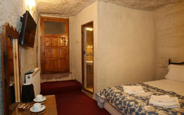 Yasin's Place Backpackers Cave Hotel