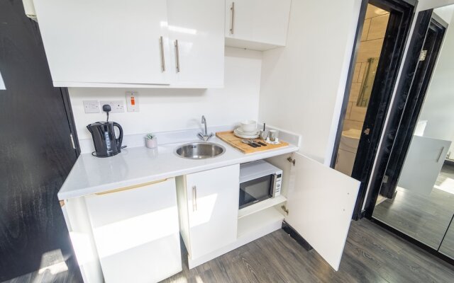 39 North Road Studios Near QE and UOB