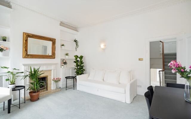 Sophisticated 2-bed, 2-bath apt in Chelsea