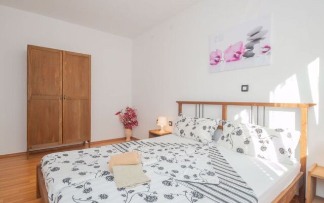 Kristina Laginji in Laginji