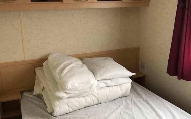 T & J's Caravan - 207 Happy Day's