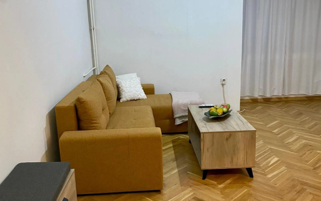 Regina's 2bedroom Near Square