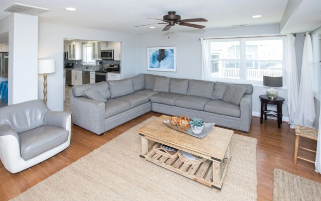 Nautical Nonsense - 8 Br Home