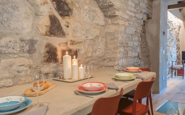 Rebecca Suite Nearby Urio s Castle