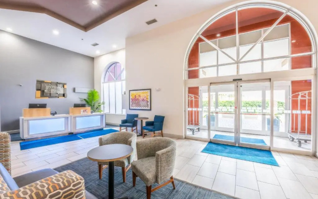 Holiday Inn Express & Suites Bradenton West by IHG