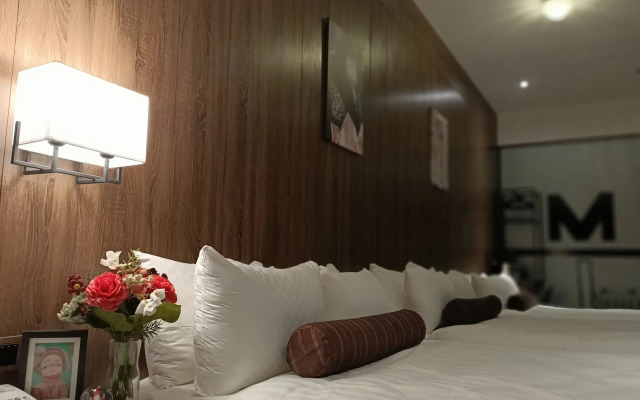Mayer Inn