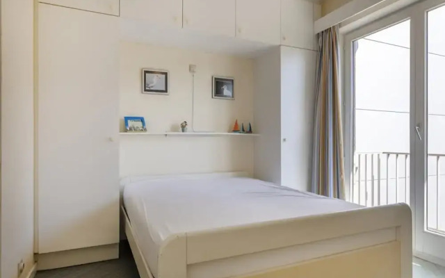 Pleasant Flat on Seafront With Terrace