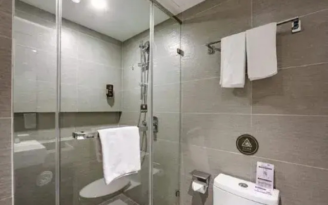 Homeinn Plus Hotel (Shenyang Railway Station East Square Subway Station)