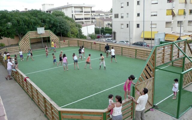 Attractive Bungalow With a Covered Terrace, Near the Beach