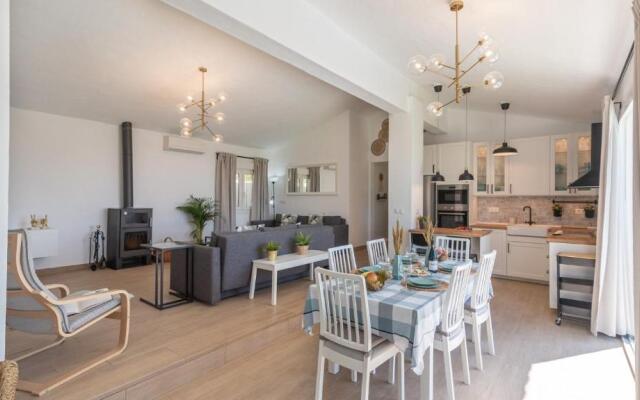 Cortijo Entre Pueblos Competa by Ruralidays