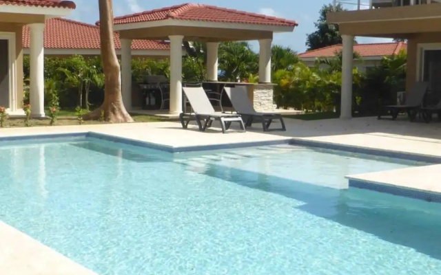 Private two Story Villa With Guest House
