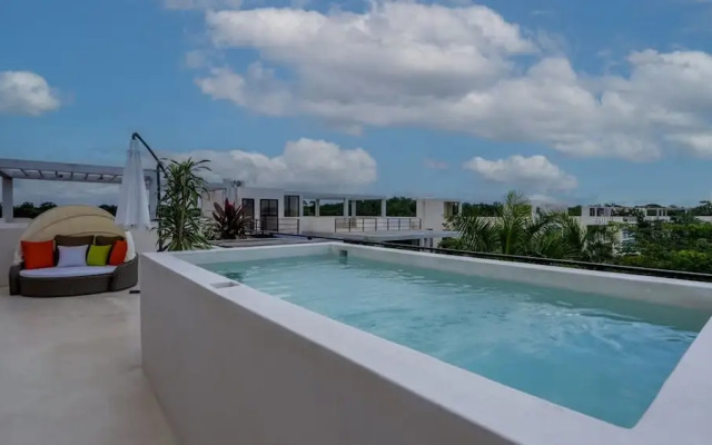 Luxury Penthouse w Private Pool Stunning Views